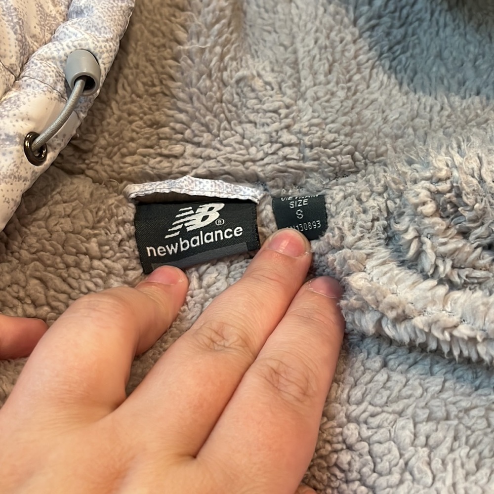 B 3   Women’s New Balance Coat - Picture 3 of 4